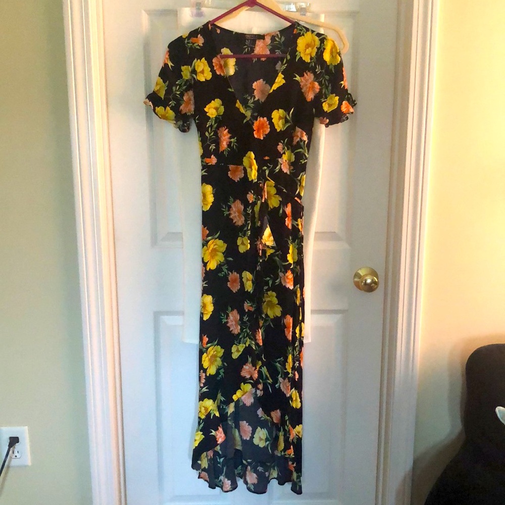 **HP** 🌻Floral Yellow & Orange Black Wrap Dress🌻 - Picture 3 of 5